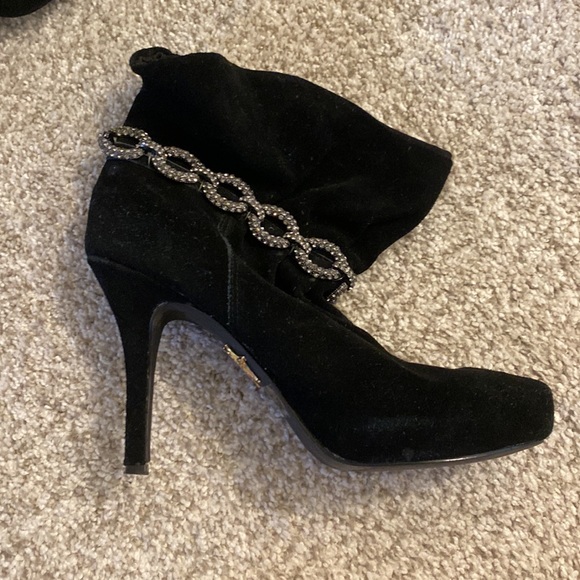 ankle stylish booties, heels, decoration - Picture 3 of 11